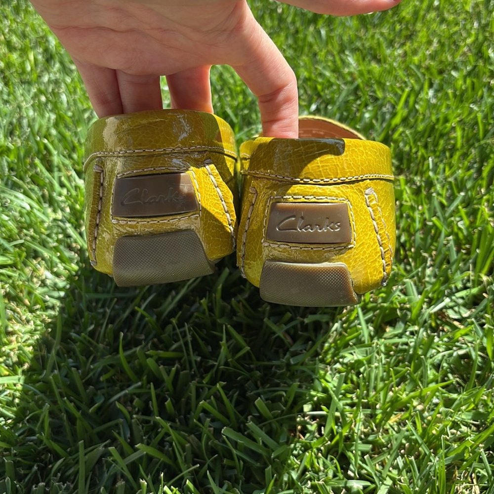 Clarks Textured Chartreuse Yellow Leather Penny Loafer Driving Mocs 9.5 - Picture 2 of 6
